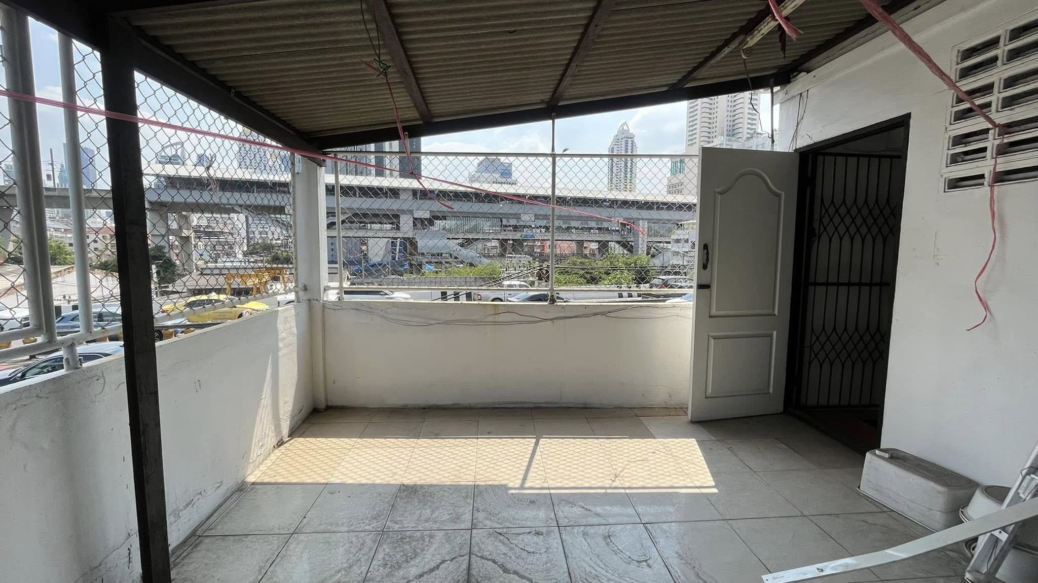 rooftop 4th floor